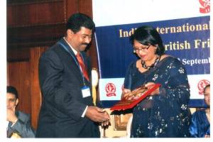 MD-recieving-Glory-of-India-Award-from-UK-International-Affiers-Minister